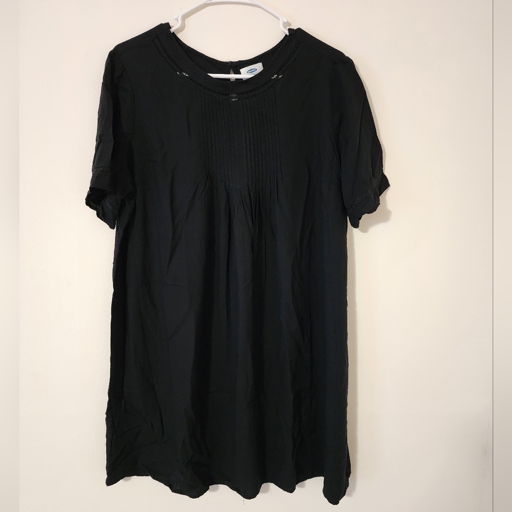 Old navy pleated front short sleeves black dress